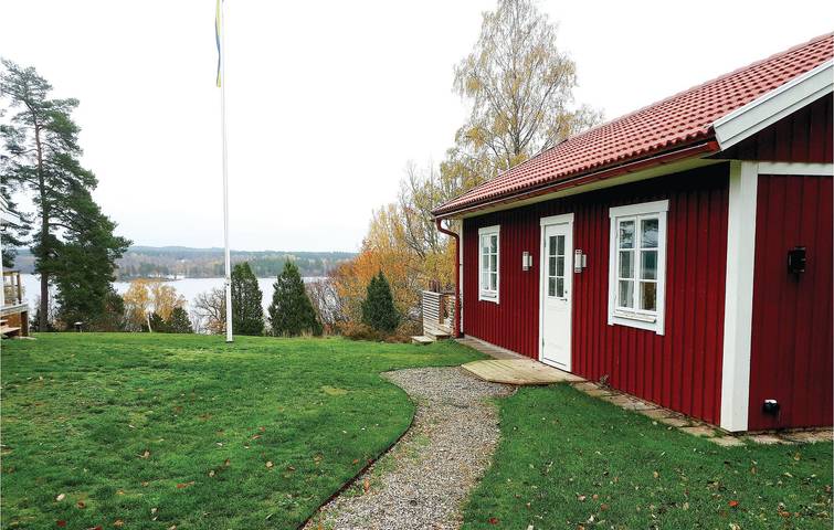 Hus för 4 Personer med terass in Starkeryd, Linnesjön
