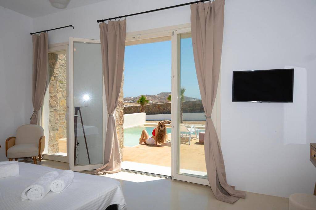 Entire studio, Adyton Luxury Suites, Privatepool Oasis in Mykonos in Ano Mera, Mykonos