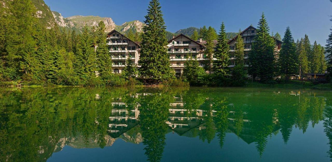 Hotel Lago di Braies in Pragser Wildsee, Prags