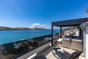 Ferienwohnung für 8 Personen, mit Meerblick und Pool sowie Balkon, kinderfreundlich auf Pag
