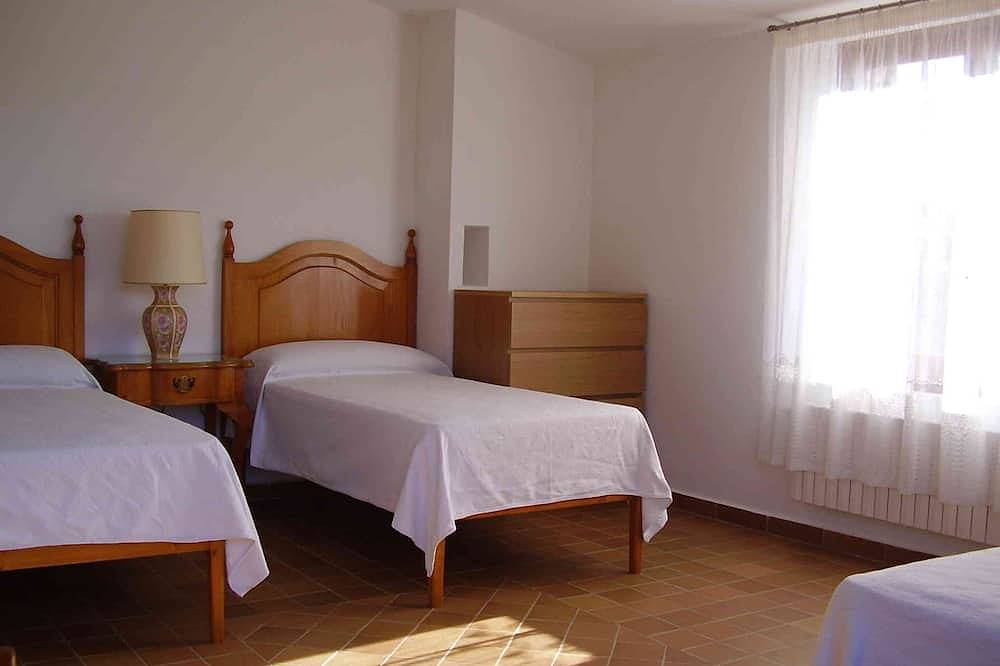 Villa a 6 km de la playa , gran jardin y barbacoa cerca de Begur in Regencós, Costa Brava