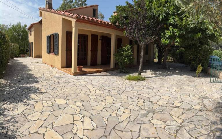 Location de vacances pour 10 personnes, avec terrasse et jardin à Saint-Génis-des-Fontaines - 2