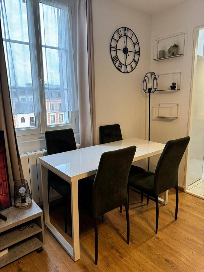 Appartement entier, One-Bedroom Apartment in Pontoise, Val-d'Oise