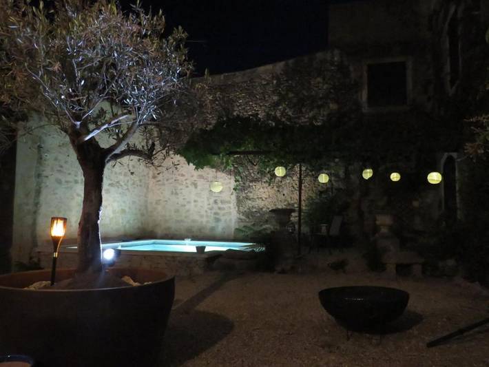 Chambre d’hôte pour 5 personnes, avec terrasse et vue ainsi que piscine et jardin dans le Luberon - 3