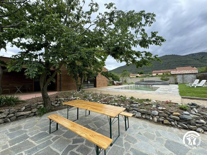 Gîte pour 3 personnes, avec sauna et piscine ainsi que terrasse et jacuzzi