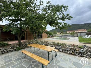 Gîte pour 3 personnes, avec piscine et jacuzzi ainsi que sauna et terrasse dans les Pyrénées-Orientales