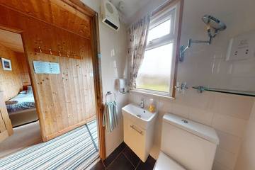 Chalet for 4 People in Hayle, Cornwall, Photo 3