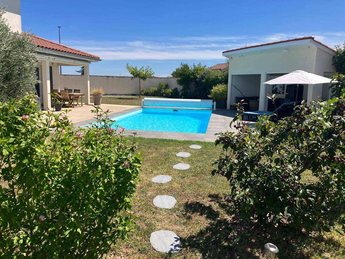 Gite Bambou avec piscine in Beauvallon, Lyon et ses environs