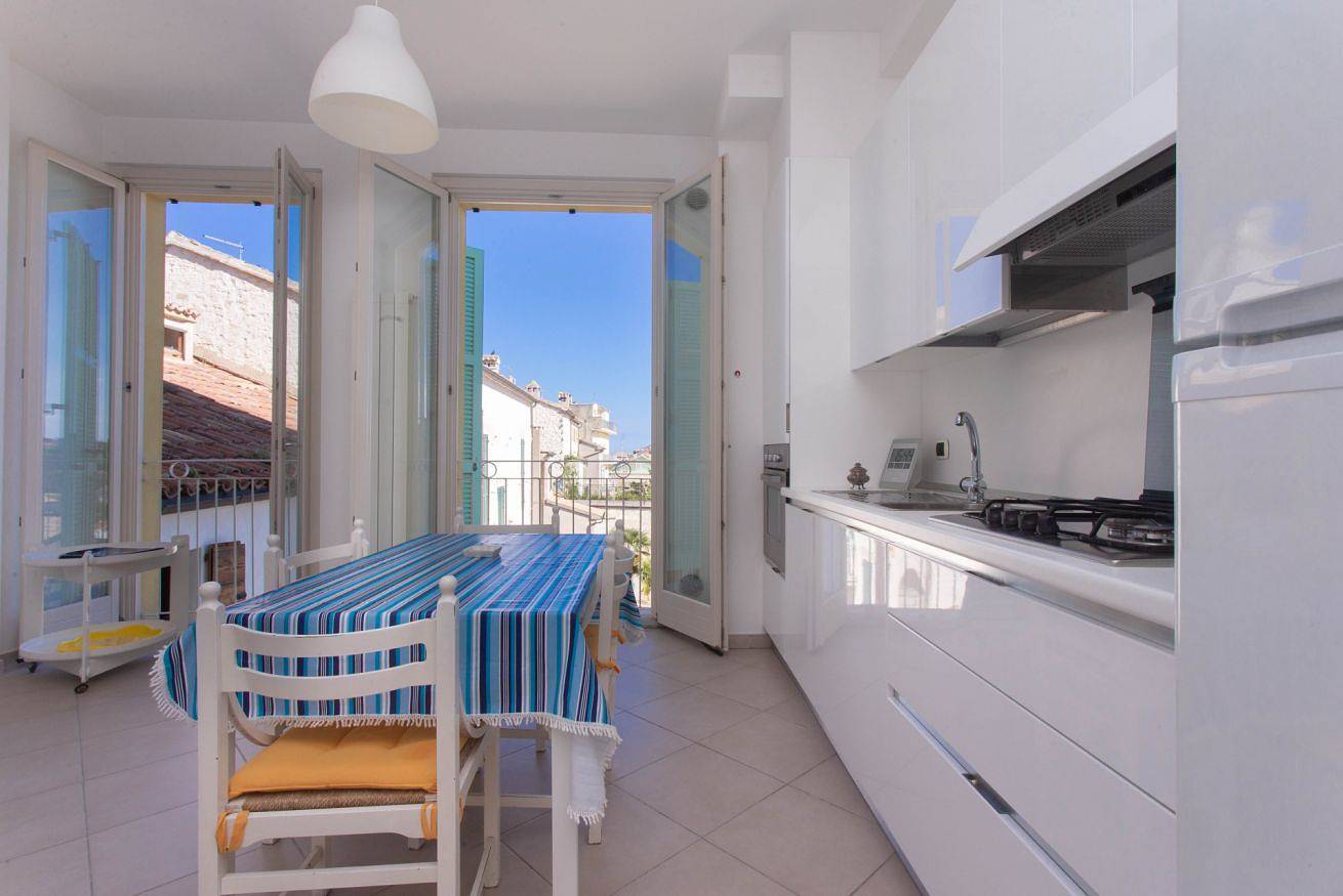 Entire apartment, N236 - Numana, two-room apartment with sea view in the heart of the town in Numana, Riviera Del Conero