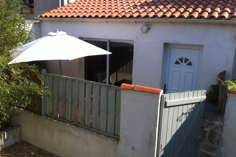 Jolie maisonnette 2 à 4 p terrasse ensoleillée avec  parking in La Rochelle, Région de La Rochelle