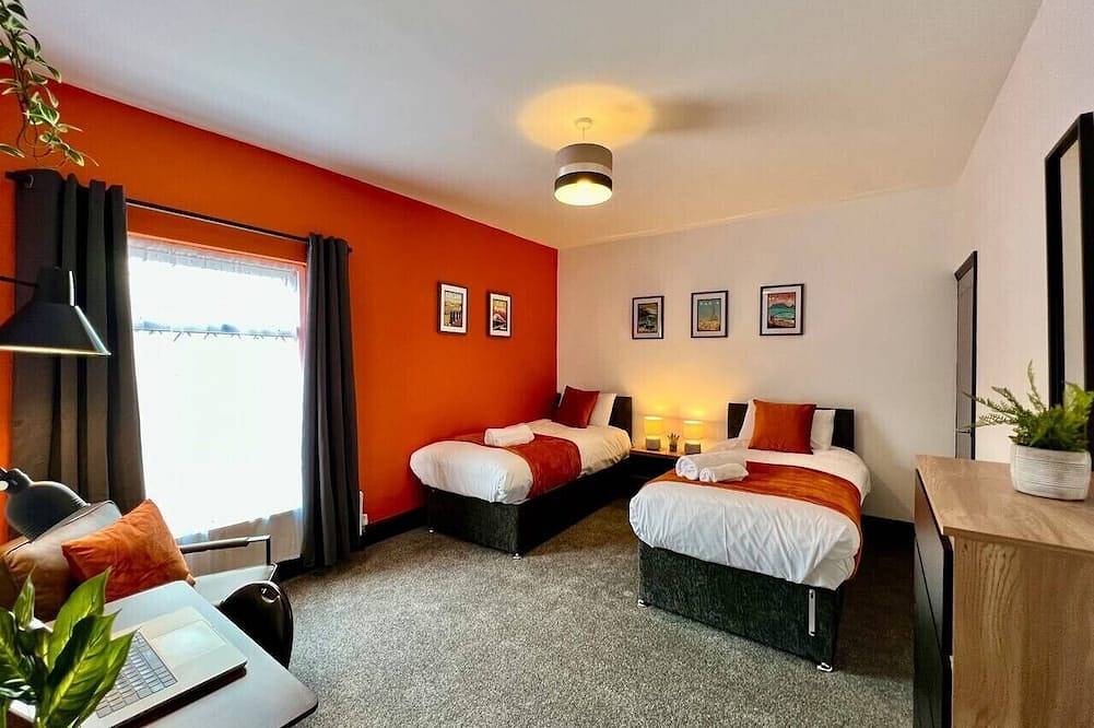 Oxford House- Contractors, Family Holidays Welcome in Cleethorpes, Grimsby and Cleethorpes