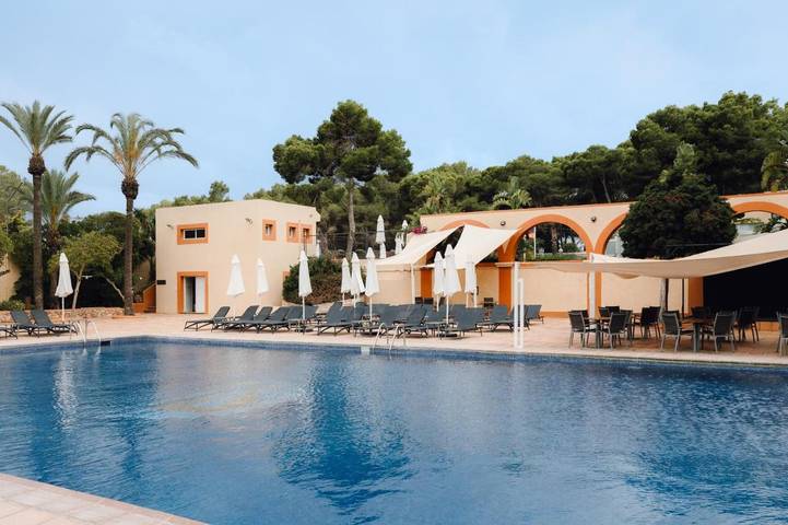 Apartamento para 3 personas, con balcón y piscina para niños además de sauna y piscina en Es Canar