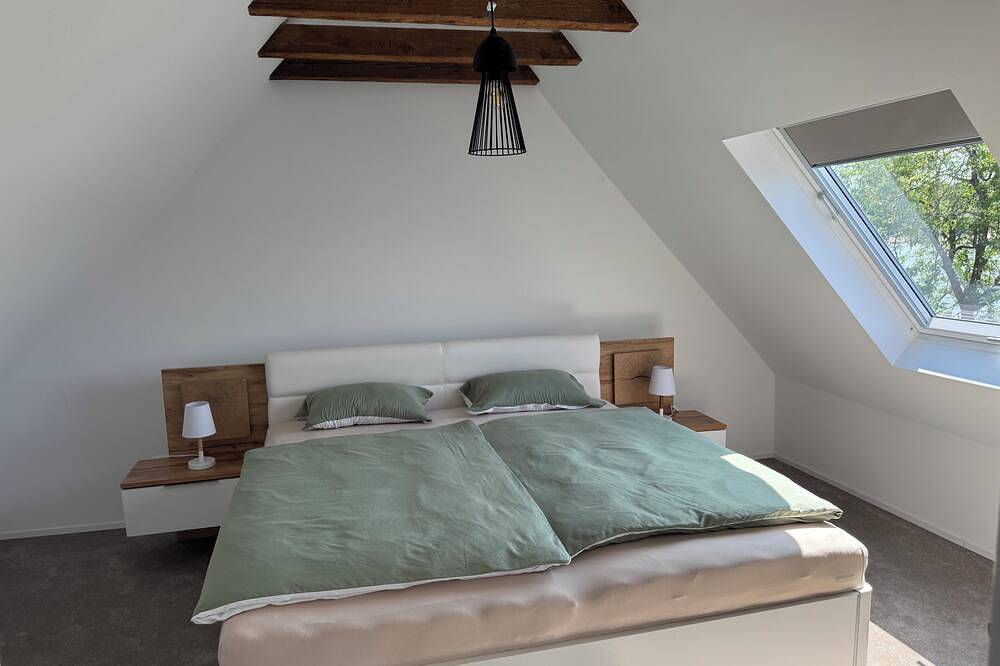 Ganze Wohnung, Modernes Apartment direkt an der Rheinpromenade in Rees mit Terrasse in Rees, Niederrhein