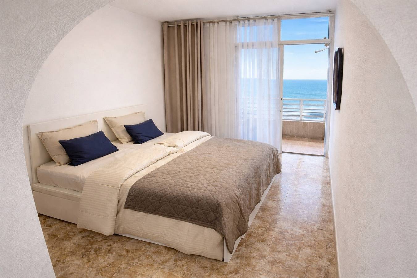 Ganze Wohnung, Zentrales Apartment am Meer, nahe Plaza del Charco, private Terrasse & Wlan in Puerto de la Cruz, Teneriffa Nord