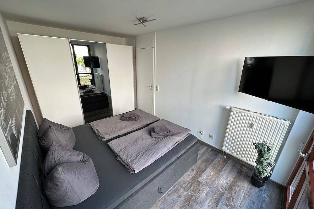 Ganze Wohnung, Stadtnahe ruhige Fewo Taucha/Leipzig Terrasse/Garten und Balkon 2x Bad/Toilette in Taucha, Nordsachsen