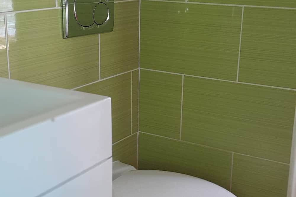 Appartement entier, F2 à 300 mètre de la plage, tous commerces à proximité. in Bernières-sur-Mer, Région de Caen