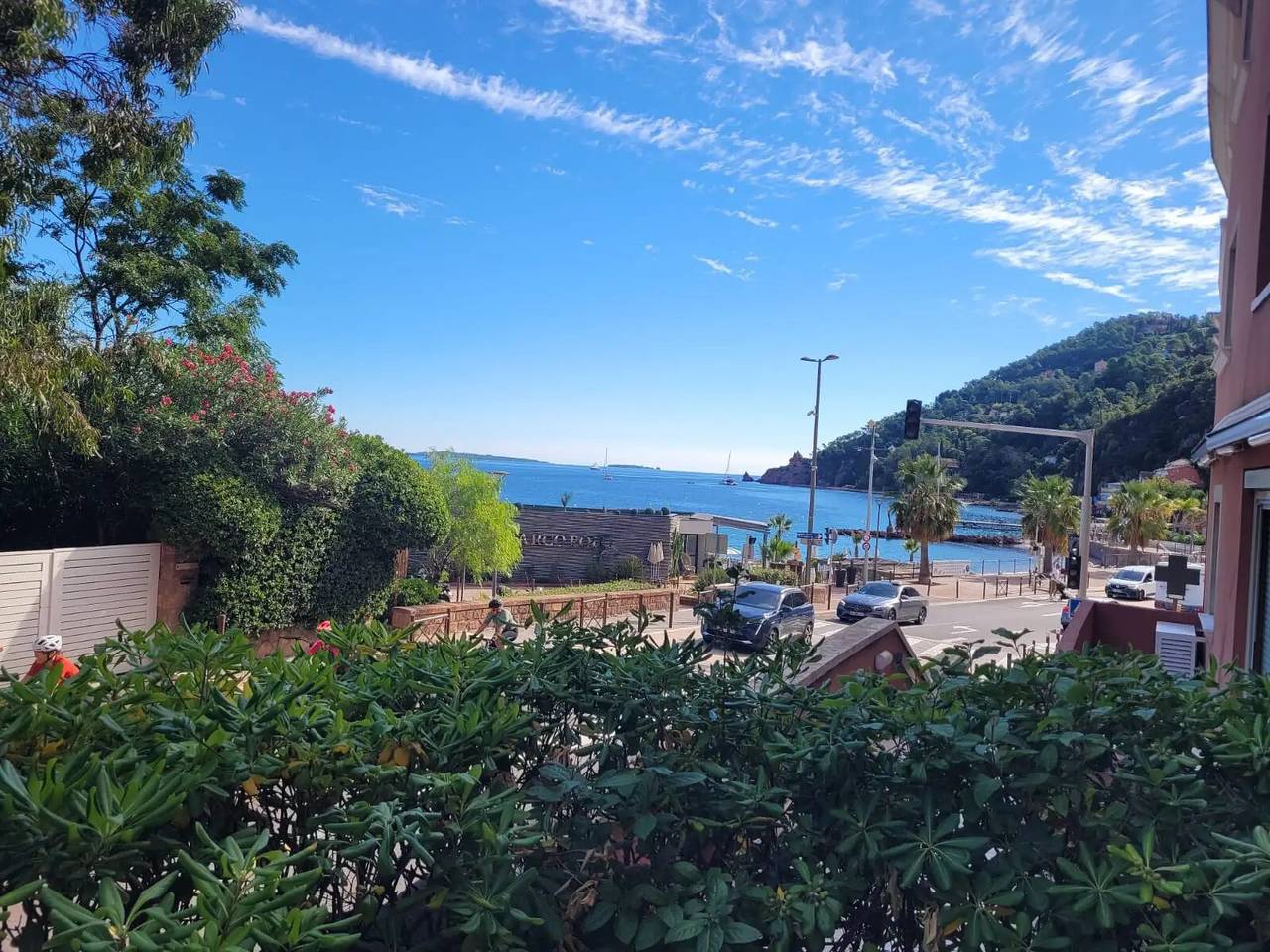 Apartamento entero, Apartamento «Los Pies en el Agua» con Wi-Fi in Théoule-sur-Mer, Massif de l'Esterel