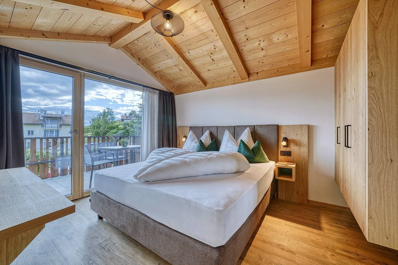 Ganze Wohnung, Ferienwohnung "Schwarzhorn": Bergblick, Infrarotsauna und freistehende Badewanne in Deutschnofen, Eggental