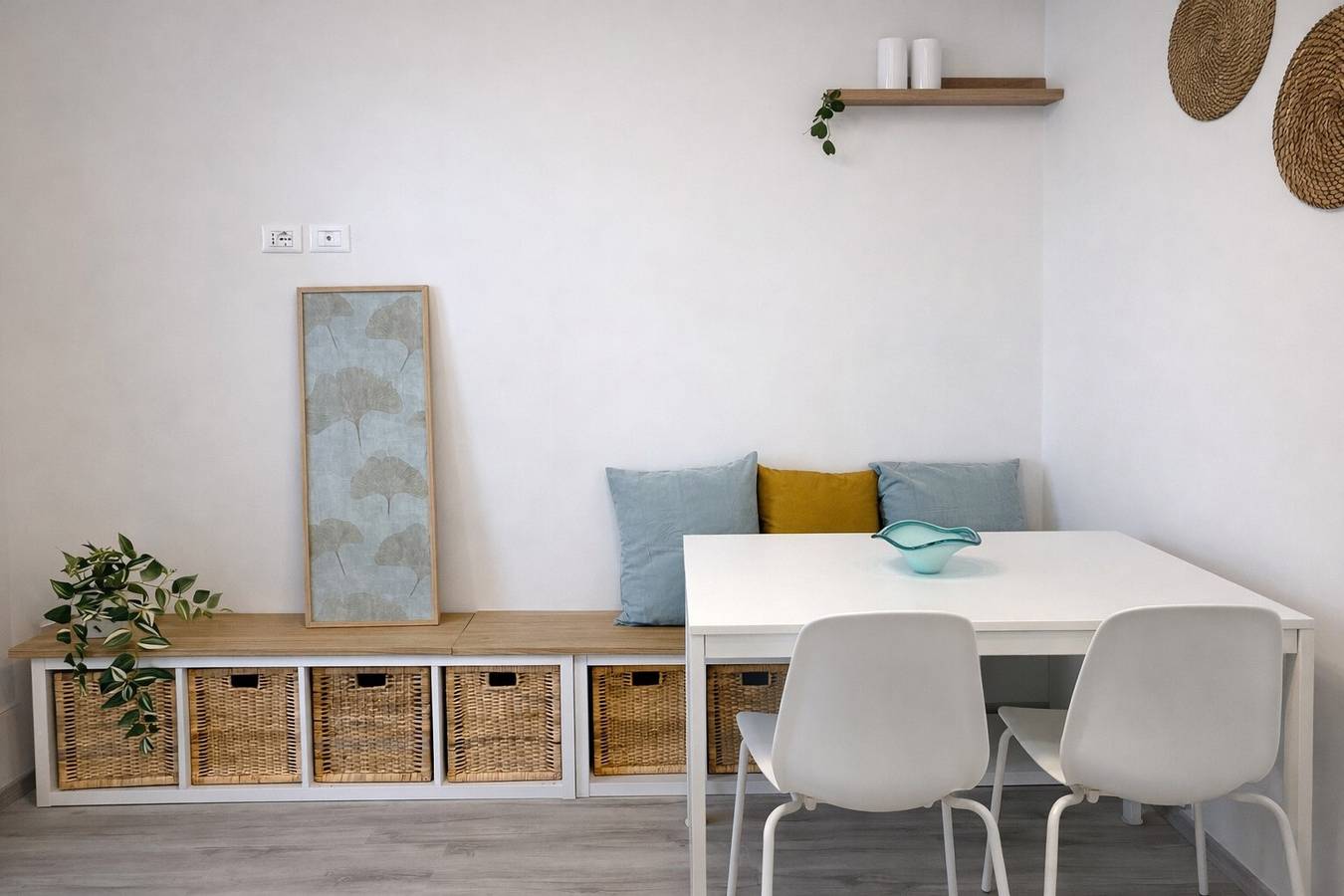 Geheel appartement, Appartement 'Leon Flat' met Gedeeld Zwembad, Privéterras en Wi-Fi in Peschiera del Garda, Garda Bergen