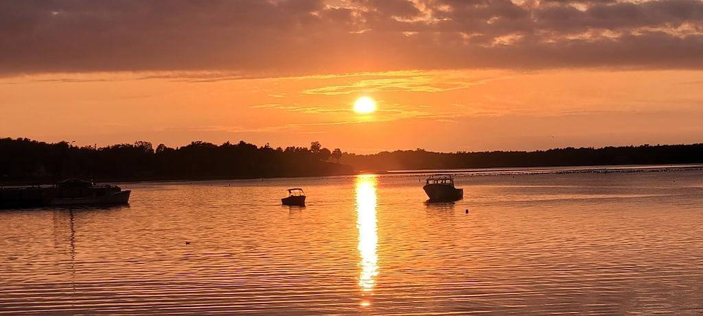 Quaint 2 bedroom water view cottage. Near great golfing, beaches and breweries. in Kings County (Kanada)