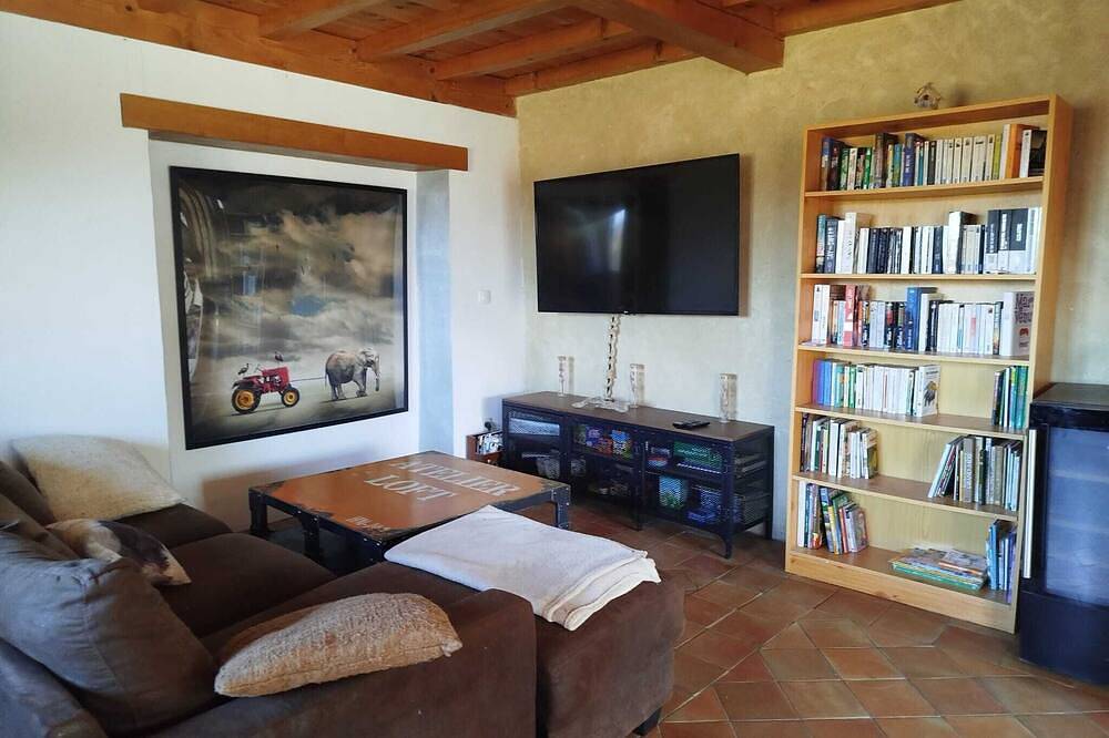 Le Repaire, gîte dog-friendly au sein de la tanière de l'alchimiste. in Sécheras, Région de Tournon-sur-Rhône