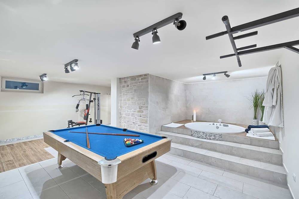 Villa Luxoria - für 10 Gäste mit 4 Schlafzimmern, privatem Pool und Spa in Pitve, Hvar