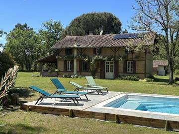 Gîte pour 4 personnes, avec piscine et jardin à Luxey