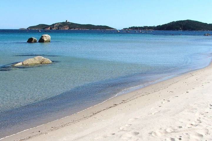 Appartement de vacances pour 5 personnes, avec terrasse ainsi que jardin et piscine