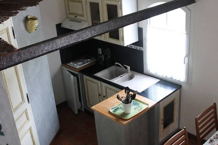 Gîte pour 3 personnes, avec piscine ainsi que terrasse et jardin à Belgentier - 4