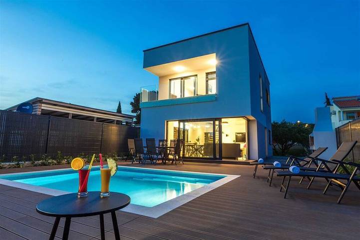 Villa pour 8 personnes, avec balcon et jardin à Drage (Pakoštane)