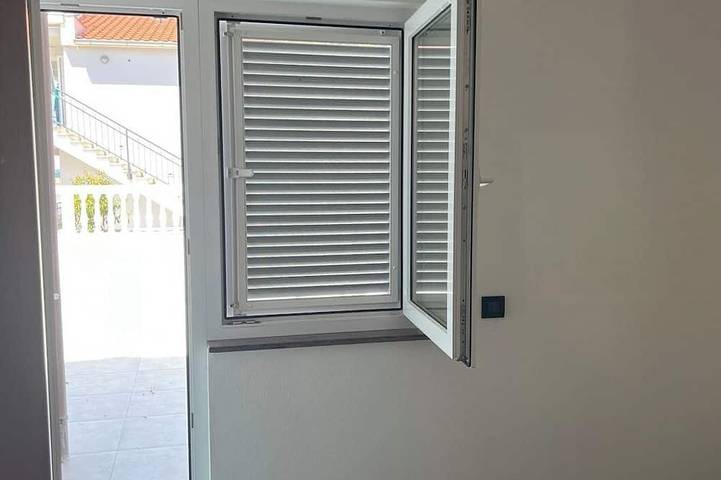 Ganze Wohnung, Villa Pina Tisno Top****Ferienwohnung Nicos am Meer 2-4 Personen in Tisno, Šibenik-Knin