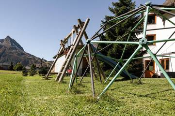Ferienwohnung für 3 Personen, mit Garten und Ausblick sowie Sauna, kinderfreundlich in Galtür
