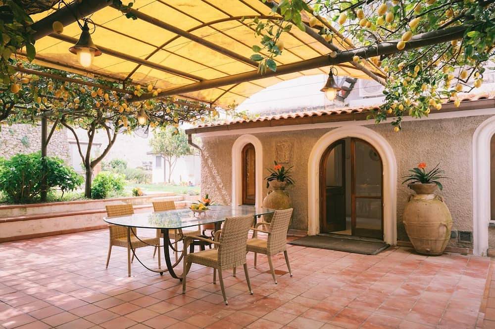 Ganze Wohnung, Located at Ravello's center, at 1' walk from the bus station & shopping area. in Ravello, Amalfiküste