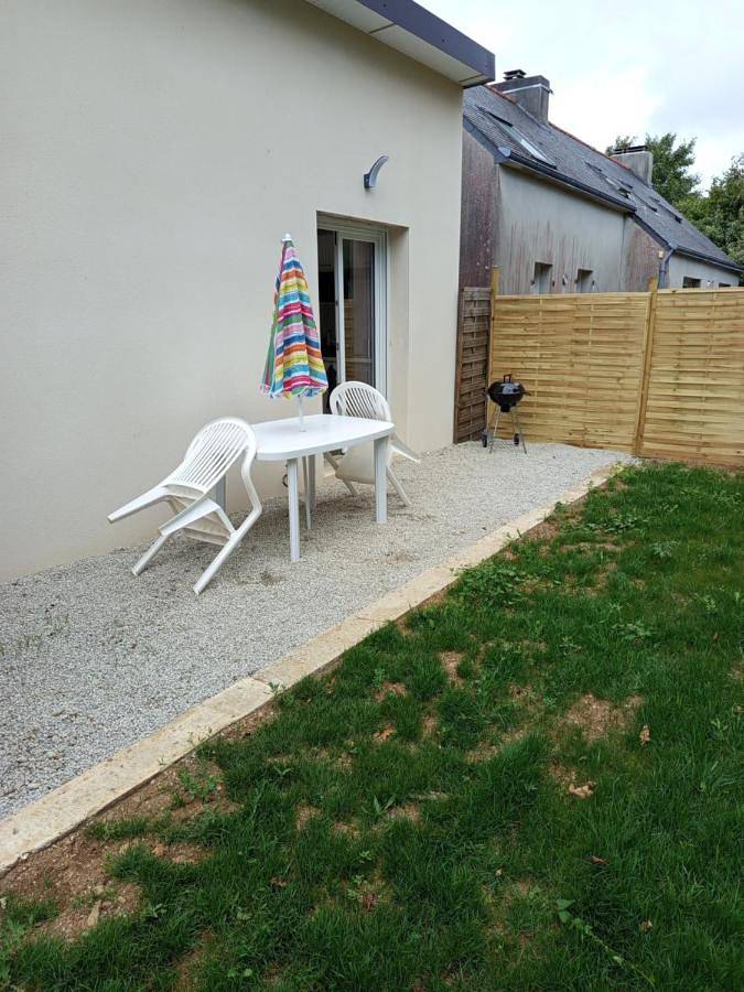 Gîte pour 3 personnes, avec terrasse ainsi que vue et jardin à Hanvec - 3