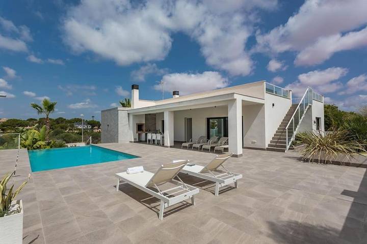 Villa pour 8 personnes, avec vue sur le lac et piscine ainsi que jardin et vue à Torrevieja - 2