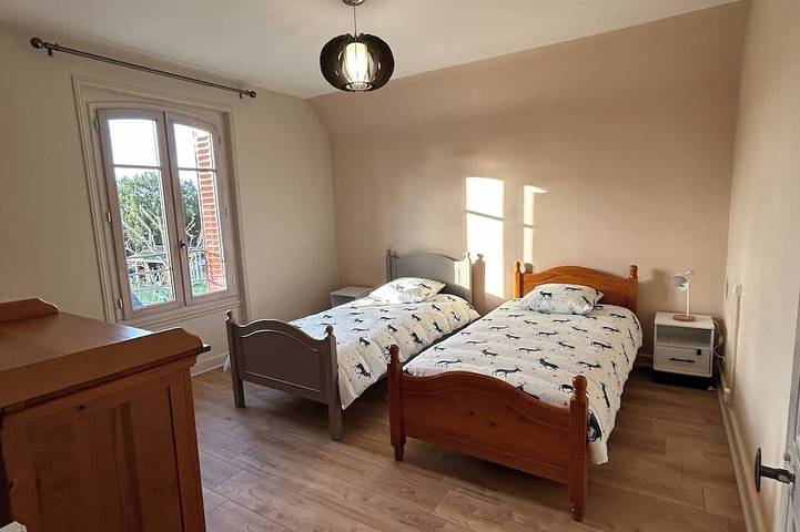 Town house with courtyard and garden close to shops. in Romorantin-Lanthenay, Sologne
