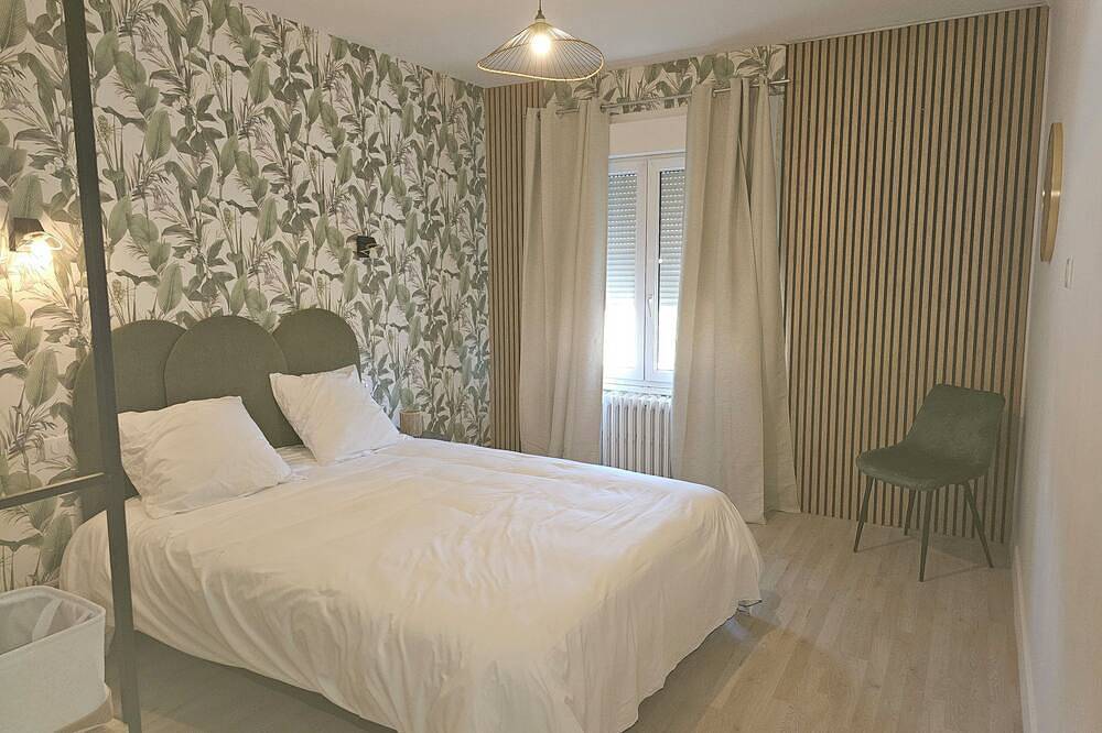 Spacious, comfortable accommodation on the village square in Occitanie in Salies-du-Salat, Alto Garona