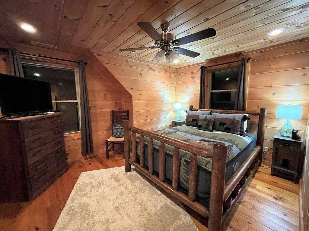 Tree Top Getaway - Tree Top Getaway close to Fontana Lake and Noc - Free Passes! in Almond (North Carolina), Fontana Lake