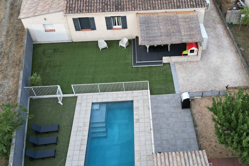Villa l'oasis du Pont in the south of France! Swimming pool and quiet... in Remoulins, Nimes und Umgebung