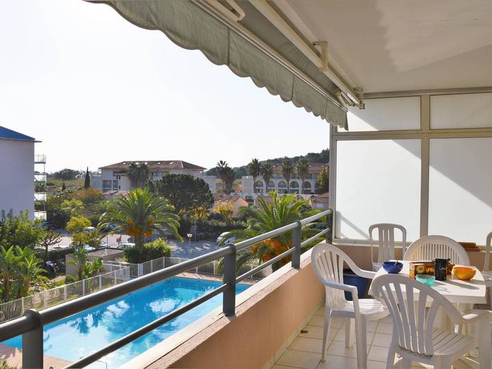 Gîte pour 4 personnes, avec Terrasse et Piscine dans Golf Grand Jardin