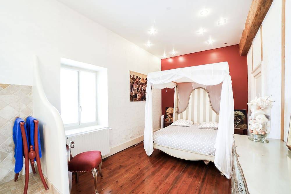 18th century town house with private pool Lyon L Île Barbe in Lyon, Lyon et ses environs