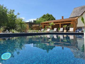 Gîte pour 8 personnes, avec jardin ainsi que piscine et vue à Géraudot