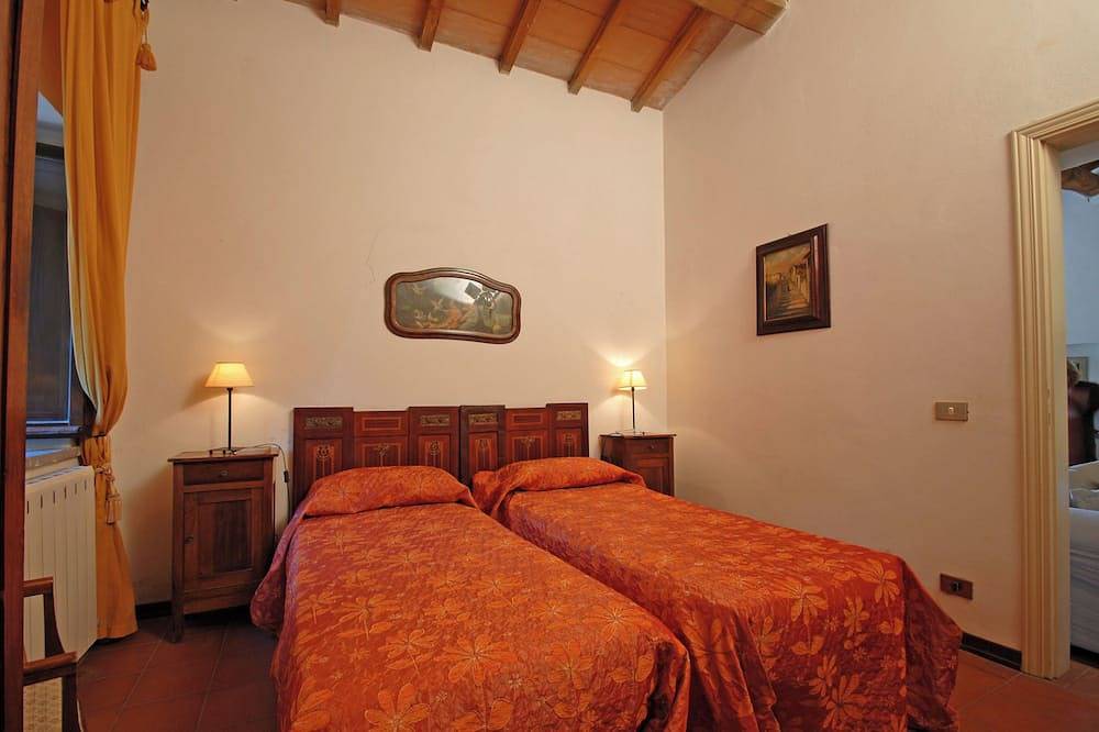 Old Casale in a Huge Country Side in Peace and Relax, Between Umbria and Tuscany in Città della Pieve, Provincia de Perugia