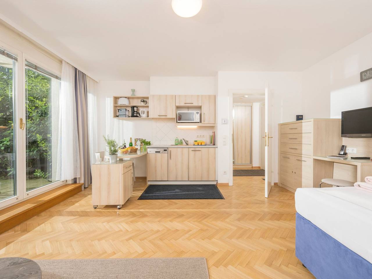 Ganze Wohnung, Appartment mit kleinem Garten und Terrasse in Hernals, Wien