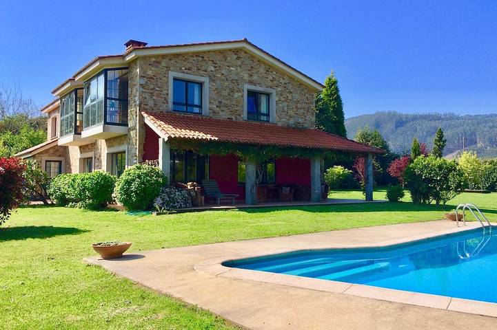 Villa for 9 people, with garden and hot tub - 1