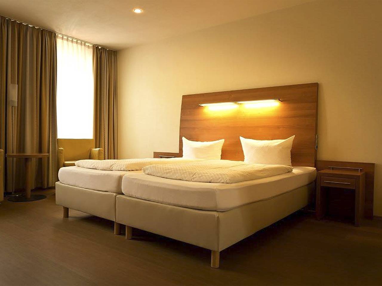 Huberwirt am Kellerberg - Doppelzimmer (Mansarde) mit Dusche/Wc in Wasserburg am Inn, Landkreis Rosenheim