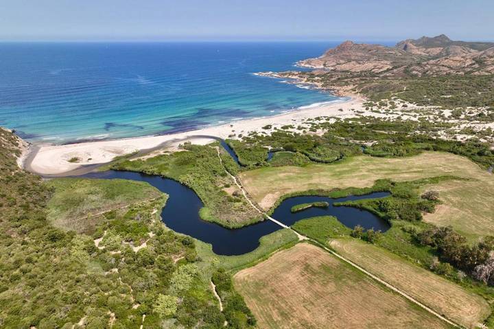Location de vacances pour 4 personnes, avec terrasse et jardin dans Plage de l'Ostriconi - 4