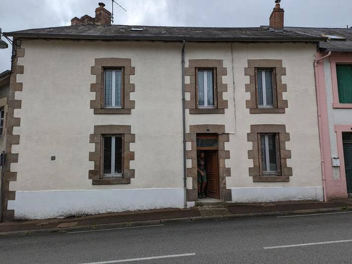 Location de vacances pour 12 personnes, avec jardin et vue à Saint-Dizier-Leyrenne - 2