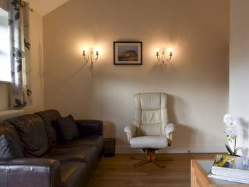 Chalet for 6 People in Okeford Fitzpaine, Cranborne Chase, Photo 1