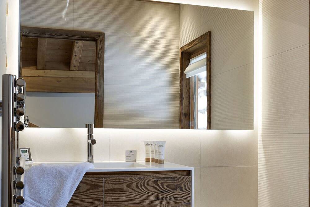 Geheel appartement, Stunning contemporary apartment in Courchevel 1850, 3 bedrooms, sauna, parking in Courchevel 1850, Saint-Bon-Tarentaise